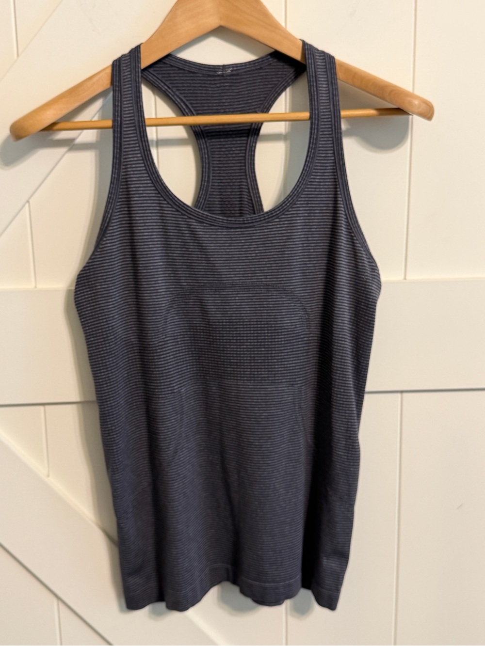 Lululemon Tank Top Womens 8 Navy Gray Striped Cool Racerback Active Athletic